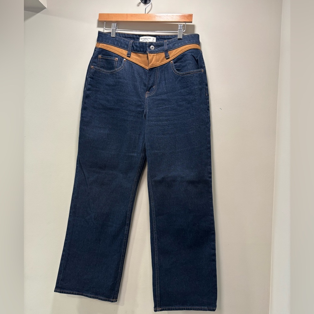Abercrombie & Fitch High-Rise 90s Relax Dark Blue Denim Jeans with Tan Stitching